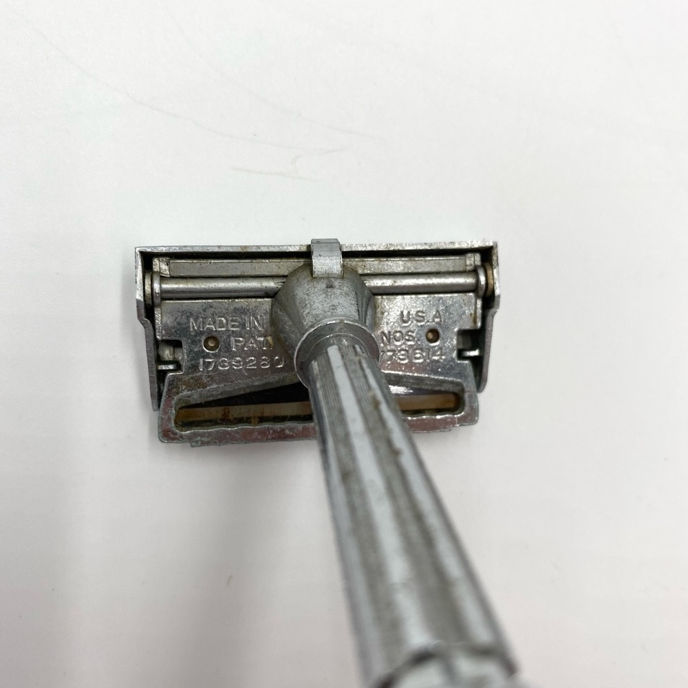 Vintage GEM Micromatic Single Edge Safety Razor Set With Case Two Razor Blades. - Picture 5 of 10